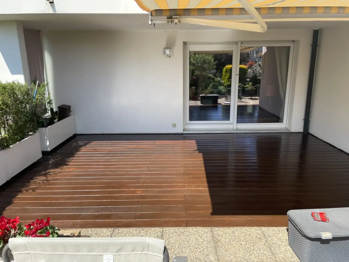 Nettoyage et dégrisage de terrasse en bois - service professionnel