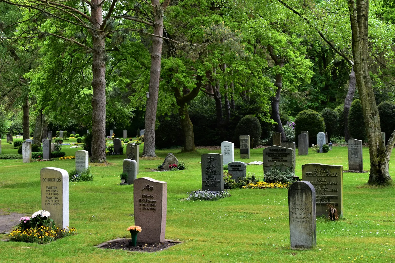 Nettoyage de tombe et de monument funéraire - service professionnel